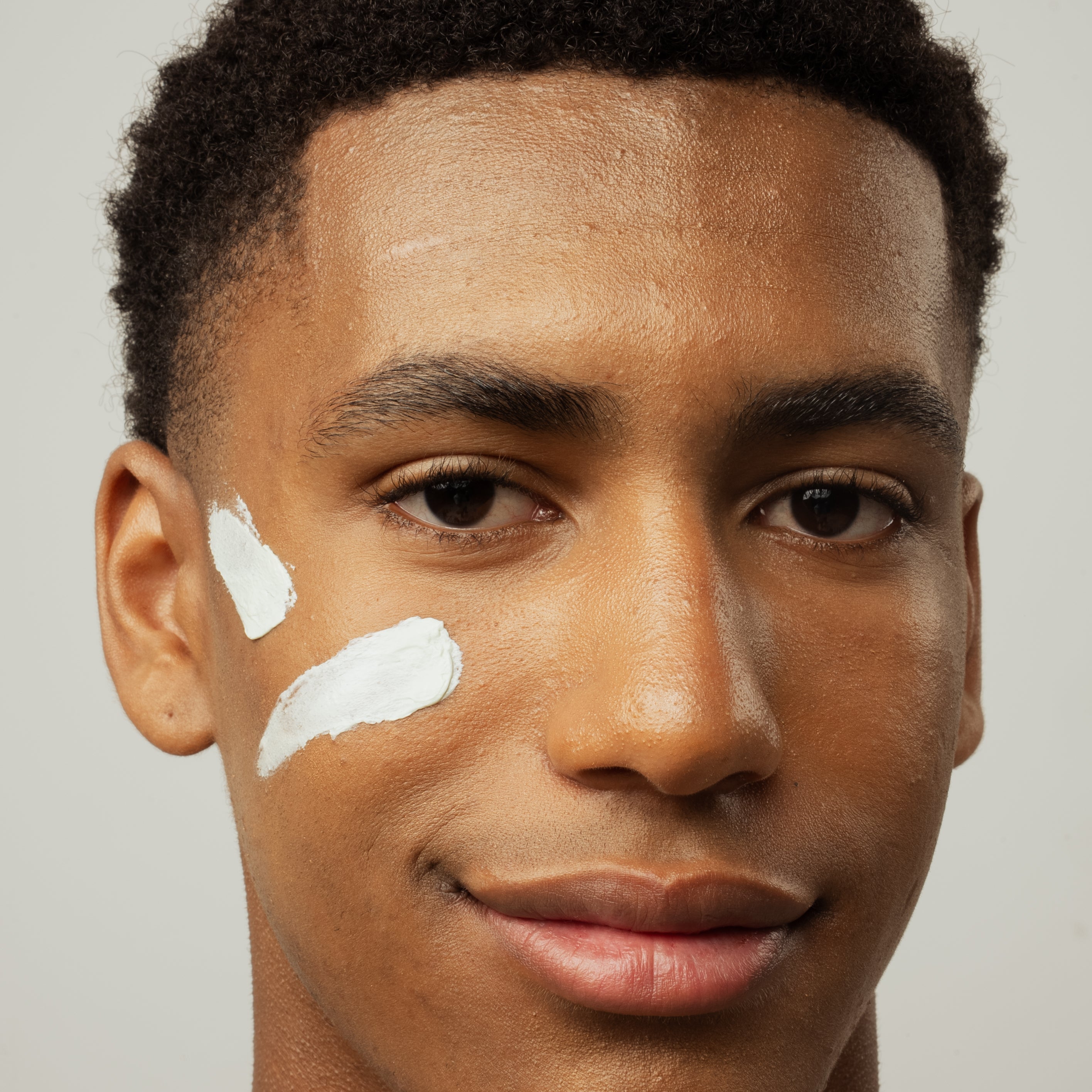 Peaux grasses: nos conseils pour rééquilibrer sans agresser