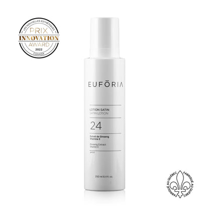 Flacon de Lotion Satin #24, 250 ml, avec étiquette indiquant "Extrait de Ginseng", "Vitamine E", décoré du prix "Innovation Award 2022" et du label "Fabriqué au Québec".