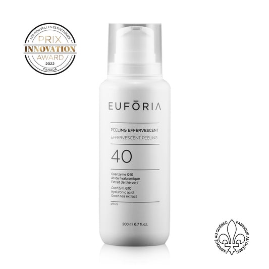  : Flacon de Peeling Effervescent #40, 200 ml, avec étiquette indiquant "Coenzyme Q10", "Acide hyaluronique", "Extrait de thé vert", décoré du prix "Innovation Award 2022" et du label "Fabriqué au Québec".